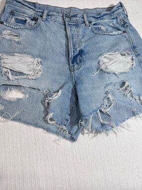 American Eagle Outfitters Light Wash Distressed Denim Shorts Sz 8